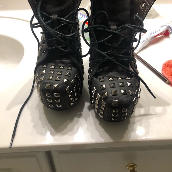 Heels - Picture 3 of 3